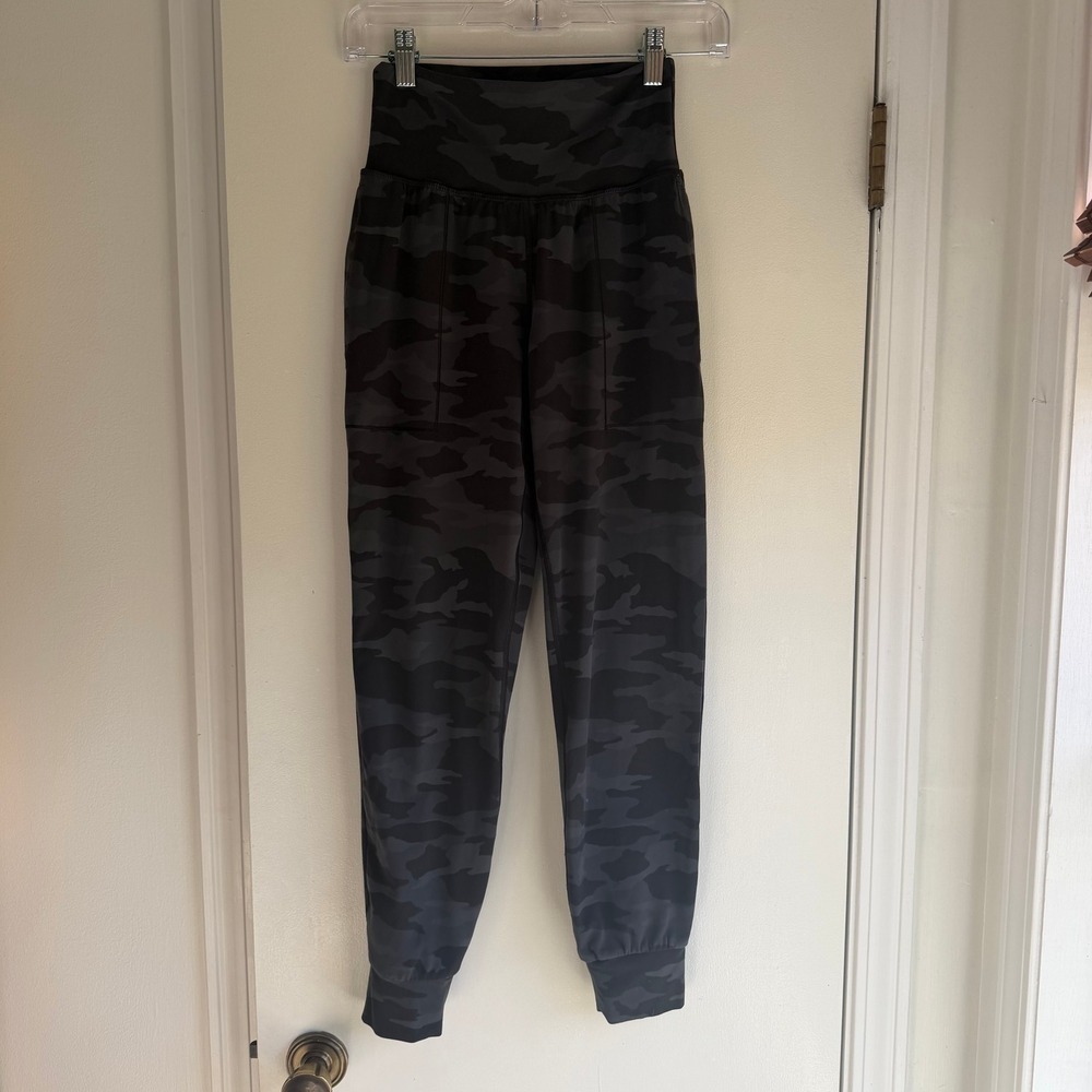 Athleta Salutation Camo Jogger Black Grey High Rise Powervita Pants XXS 627874